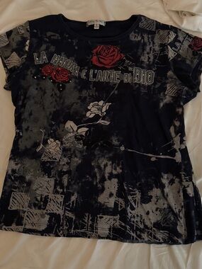 Vintage Black Short-Sleeve Tee with Red Rose Graphic